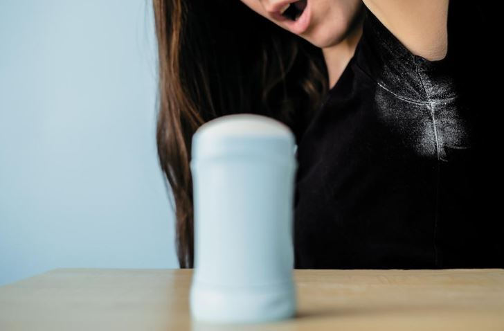 6 Home Remedies for Deodorant Stains: T-Shirts Will Be as Good as New