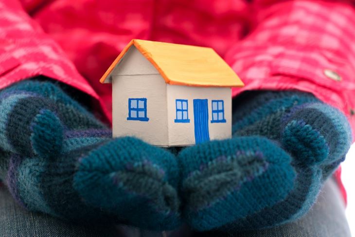 How To Insulate The Front Door So it Does Not Blow: a Reliable Method