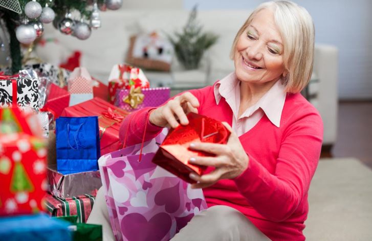 What to Give Mom for the New Year: 8 Ideas for Heartwarming Gifts