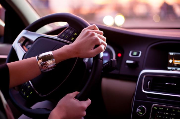 How To Quickly Remove Ice From Your Windshield Without Scratching it: 3 Ways