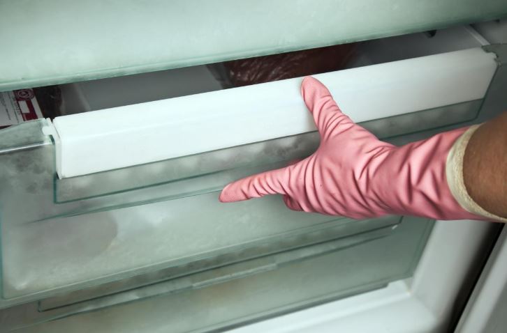 How to Melt Ice in the Freezer and What to Clean it With: Useful Tips