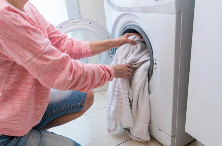 How To Dry Clothes Quickly: Just Put It In The Drum of the Machine