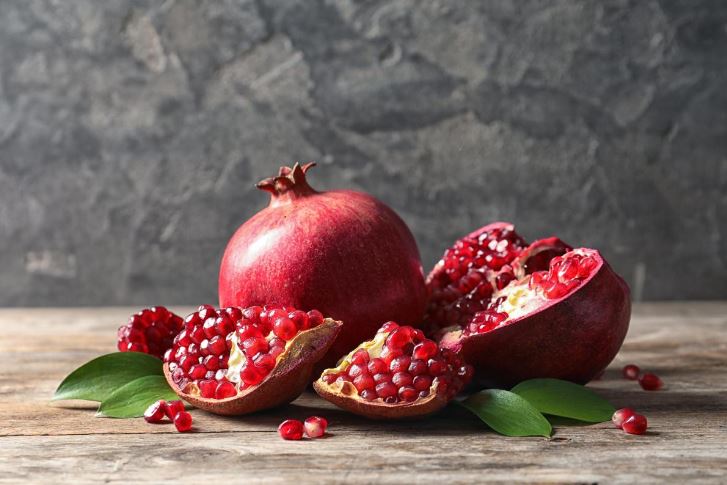 How to Peel a Pomegranate Fast: 3 Easiest Ways
