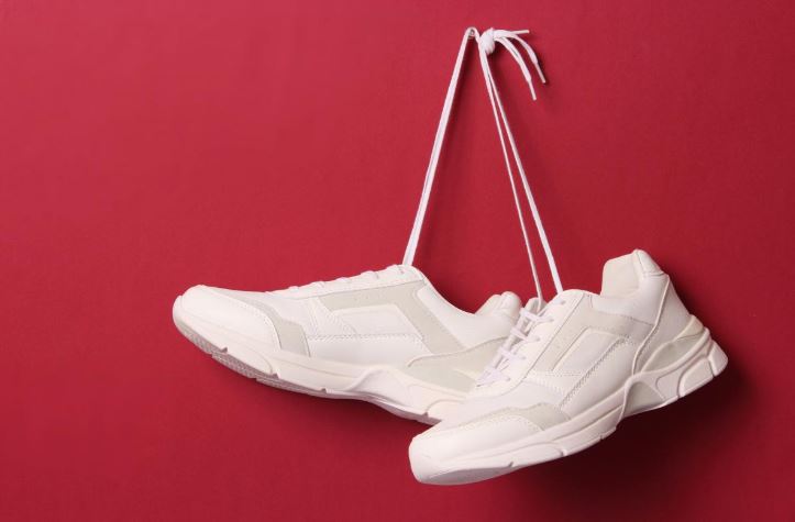 For Lovers of Light-Colored Shoes: How to Clean White Sneakers from Dirt and Yellowing