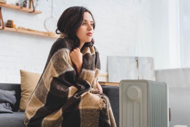 How to Heat a Room Without Electricity and Gas for Free: a Unique Method