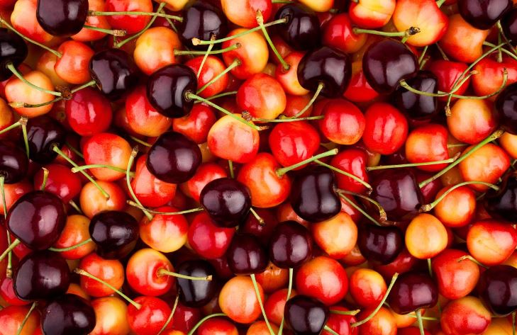 The Benefits of Cherries: 6 Reasons Why You Should Eat Them More Often