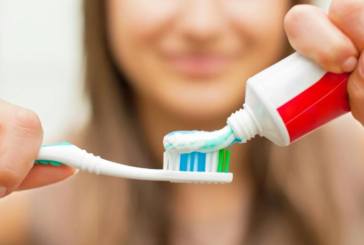 How to Use Toothpaste Not For its Intended Purpose: 5 Unexpected Options