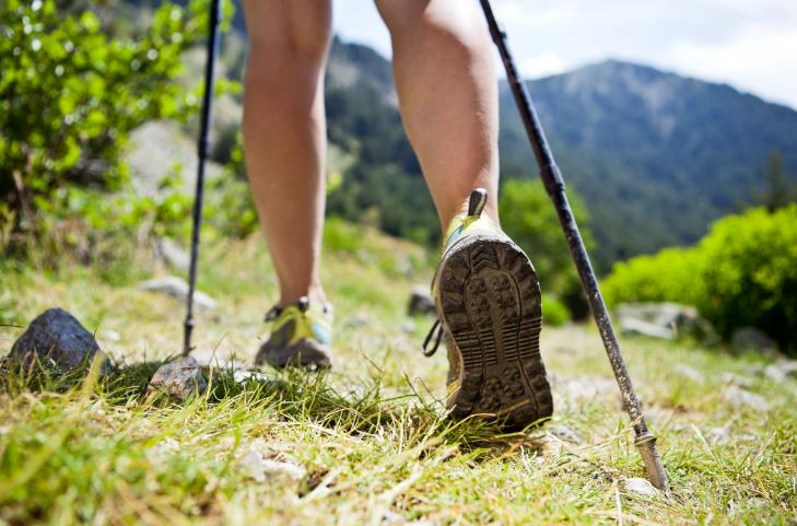 How To Travel Alone: The Main Rules and Useful Tips